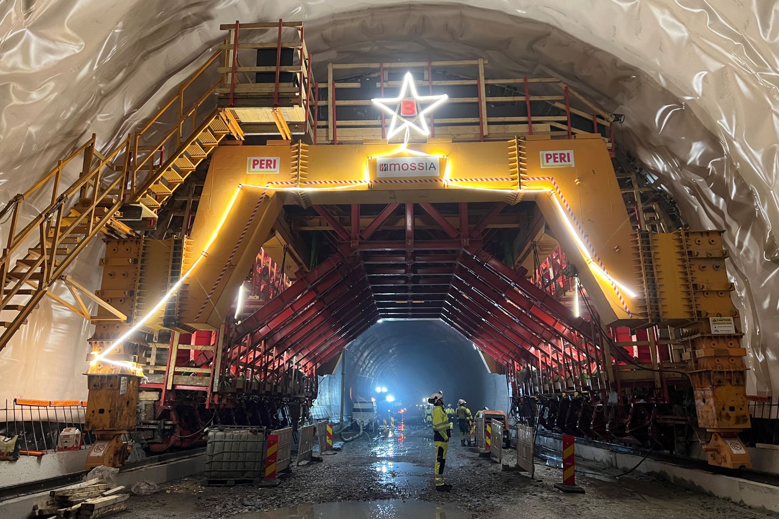 Julestemning i Carlbergtunnelen 19. desember 2023.