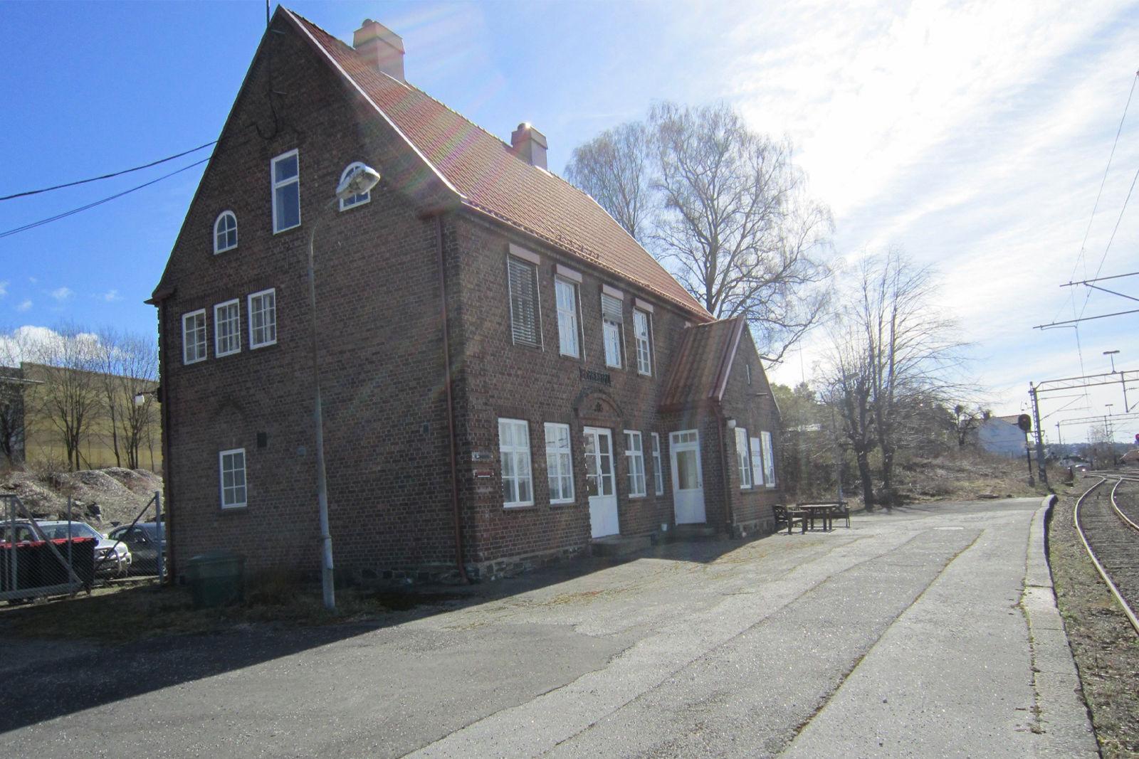 The station building at Borgestad station