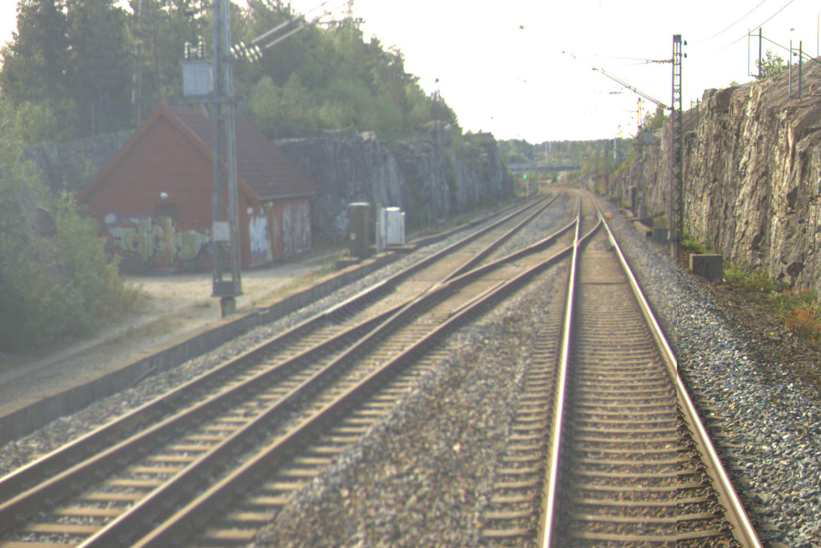 Spor og bygning på Hølen station