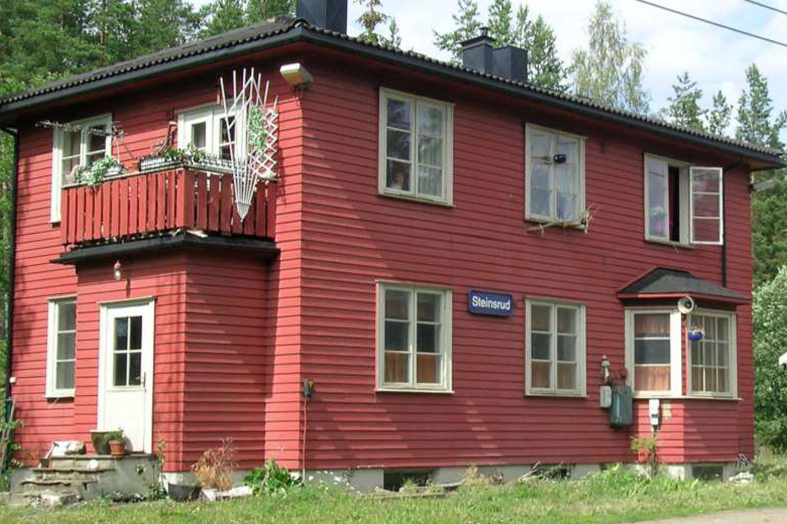 The station building at Steinsrud station